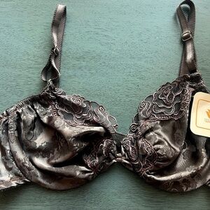 Vintage Wacoal Floral Melody Stain Jacquard unlined Bra